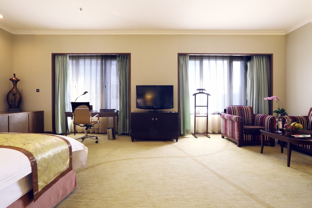 Junior Suite con 1 Cama King Size del hotel Grand Mercure Beijing Central. Foto 2