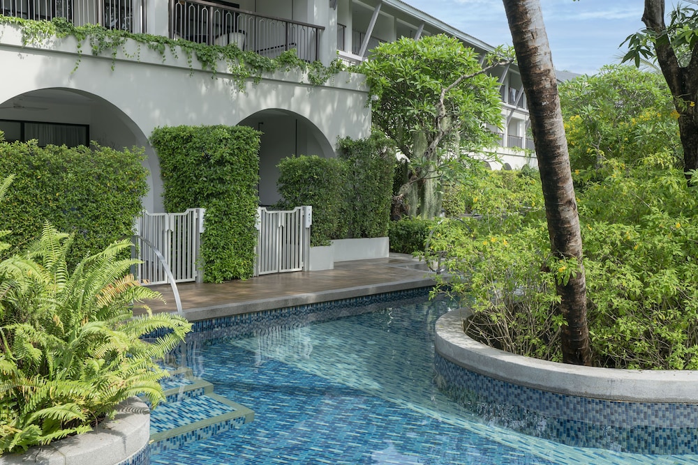 Habitación Premium, junto a la piscina del hotel Meliá Koh Samui. Foto 1