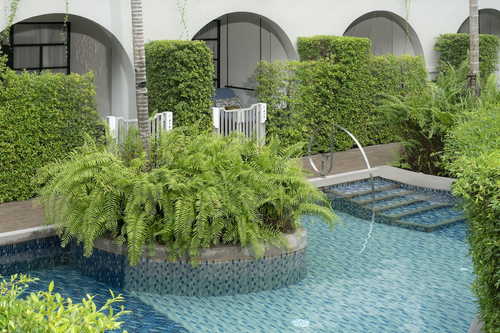 Habitación Premium, junto a la piscina del hotel Meliá Koh Samui. Foto 2