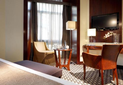 Habitación Doble Deluxe del hotel Eurostars Gran Vía. Foto 2