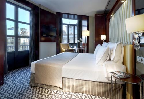 Habitación Doble Deluxe del hotel Eurostars Gran Vía. Foto 3