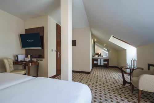 Habitación Doble con cama supletoria del hotel Eurostars Gran Vía. Foto 3