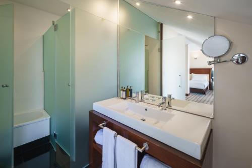 Habitación Doble con cama supletoria del hotel Eurostars Gran Vía. Foto 4