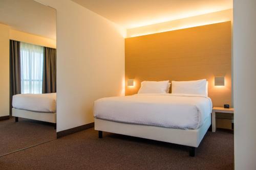 Habitación Clásica con cama extragrande del hotel Four Points by Sheraton Venice Mestre