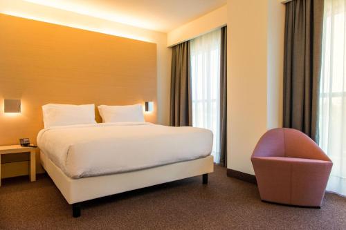 Habitación Deluxe con cama extragrande del hotel Four Points by Sheraton Venice Mestre