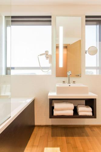 Suite de 1 dormitorio del hotel Four Points by Sheraton Venice Mestre. Foto 4