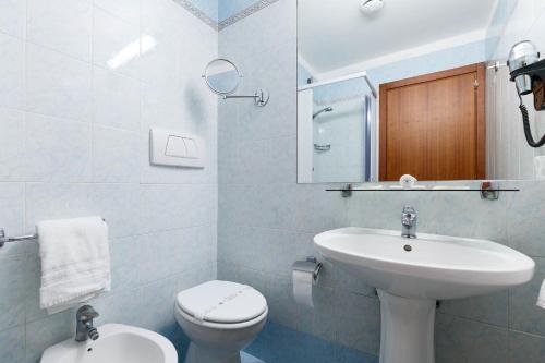 Habitación Doble Clásica - 1 o 2 camas del hotel Paris. Foto 9