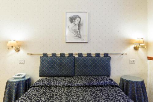 Habitación Doble Clásica - 1 o 2 camas del hotel Paris. Foto 11