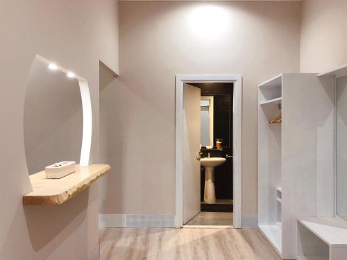 Habitación Triple Confort del hotel Paris. Foto 5