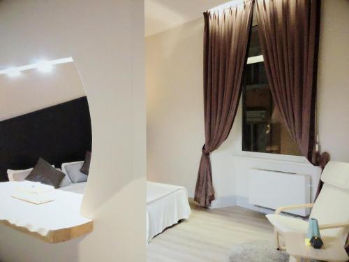 Habitación Triple Confort del hotel Paris. Foto 6