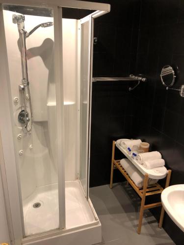 Habitación Familiar del hotel Paris. Foto 12