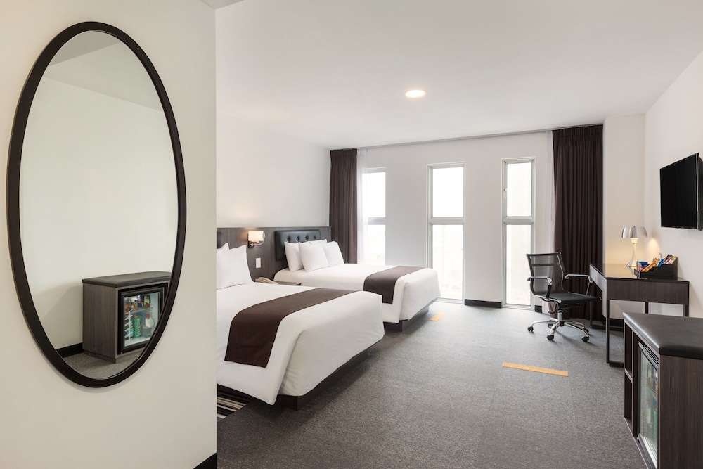 Habitación superior doble, 2 camas dobles, no fumadores del hotel Wyndham Costa del Sol Aeropuerto de Lima