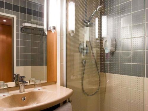 Habitación Estándar - 2 camas individuales del hotel Ibis Budapest Heroes Square. Foto 2