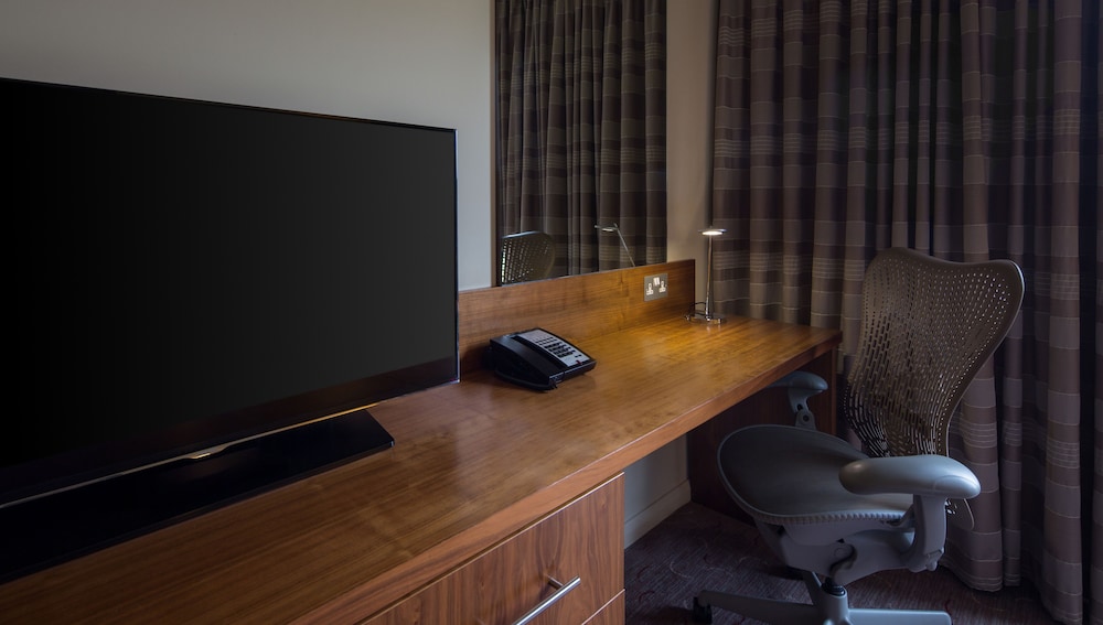 Habitación estándar, 1 cama de matrimonio del hotel Hilton Garden Inn Luton North, United Kingdom. Foto 2