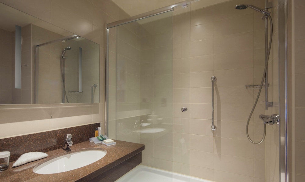 Habitación estándar, 1 cama de matrimonio del hotel Hilton Garden Inn Luton North, United Kingdom. Foto 7