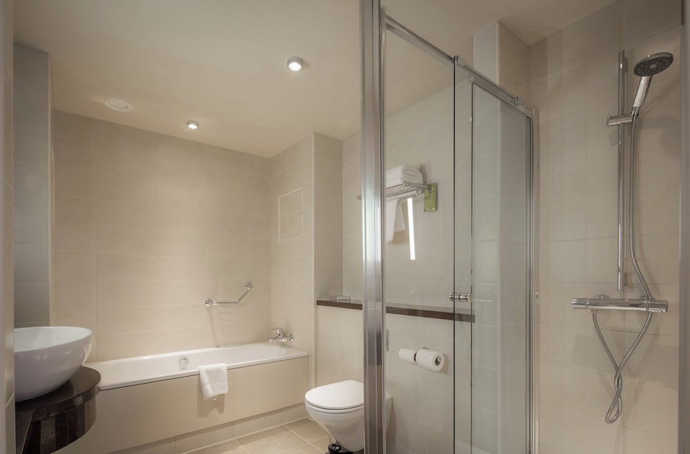 Habitación estándar, 1 cama de matrimonio del hotel Hilton Garden Inn Luton North, United Kingdom. Foto 11