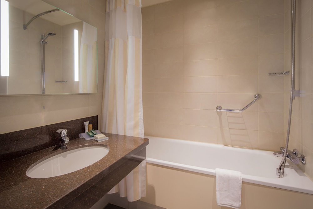 Habitación Premium, 1 cama de matrimonio con sofá cama del hotel Hilton Garden Inn Luton North, United Kingdom. Foto 8