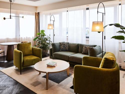 One - Bedroom Prestige King Suite with Separate Living Area del hotel Sofitel Brussels Europe