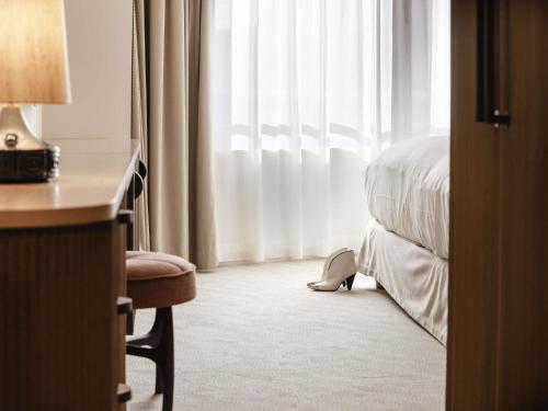 One - Bedroom Prestige King Suite with Separate Living Area del hotel Sofitel Brussels Europe. Foto 6