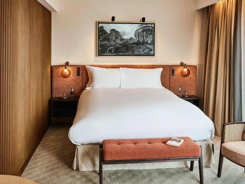 One - Bedroom Junior King Suite with Separate Living Area del hotel Sofitel Brussels Europe. Foto 4