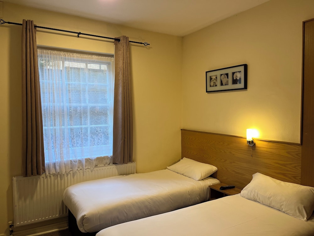 Habitación con 2 camas individuales del hotel Arriva. Foto 1