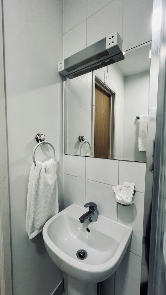 Habitación con 2 camas individuales del hotel Arriva. Foto 5