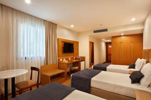 Habitación Triple Estándar del hotel Windsor Excelsior Copacabana. Foto 3