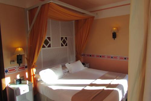 Suite Superior del hotel Suites Gran Via 44. Foto 1