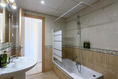 Habitación Doble del hotel Don Diego by Ĥ. Foto 6