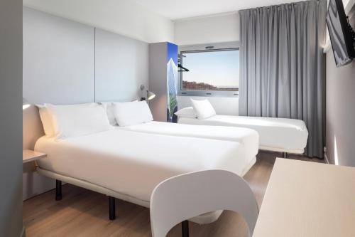 Habitación Triple del hotel B&B Valencia Aeropuerto. Foto 2