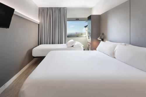 Habitación Familiar del hotel B&B Valencia Aeropuerto. Foto 3