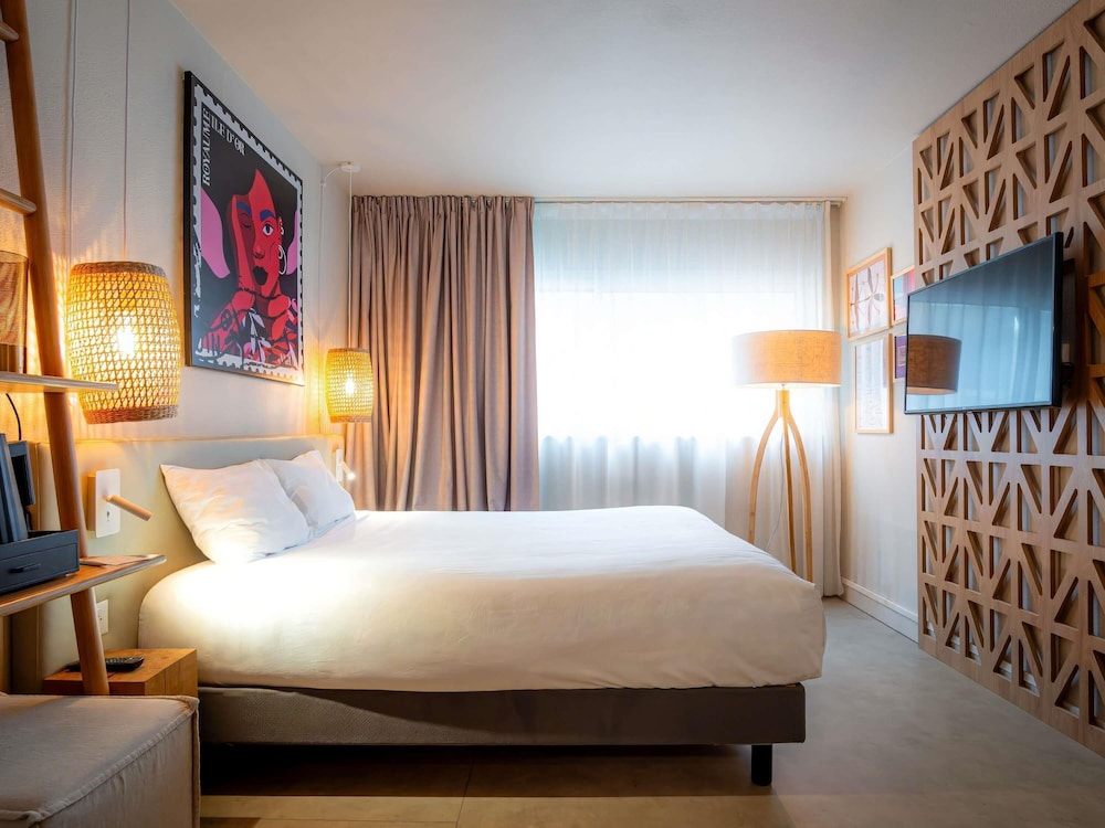 Habitación Classic con cama doble y vistas a la ciudad del hotel Mercure Saint Raphael Centre Plage