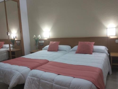 Habitación Doble - 2 camas del hotel Helmántico. Foto 6