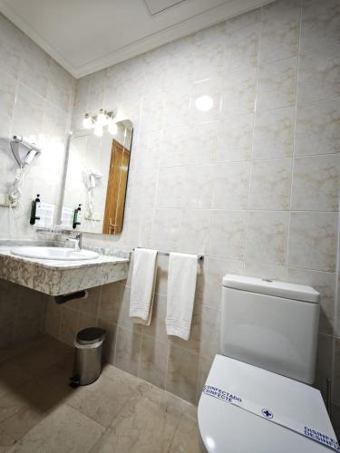 Habitación Doble - 2 camas del hotel Helmántico. Foto 10