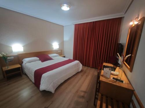 Habitación Doble del hotel Helmántico. Foto 6