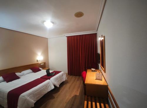 Habitación Doble del hotel Helmántico. Foto 8