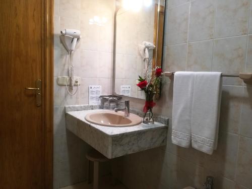 Habitación Triple del hotel Helmántico. Foto 8