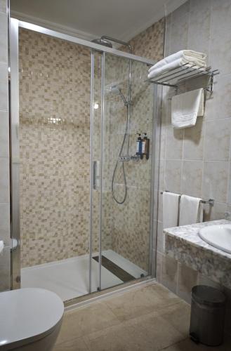 Habitación Triple del hotel Helmántico. Foto 10