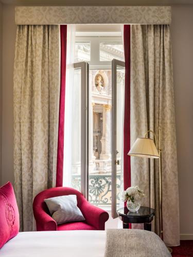 Habitación Doble Clásica con balcón y vistas a la ópera del hotel InterContinental Paris le Grand by IHG