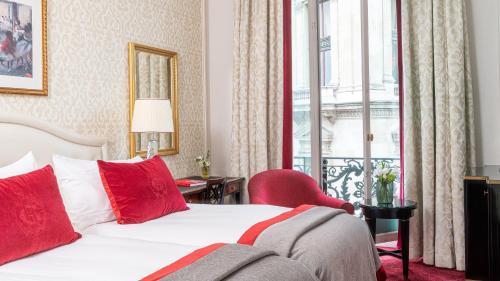 Habitación Doble Clásica con balcón y vistas a la ópera del hotel InterContinental Paris le Grand by IHG. Foto 1