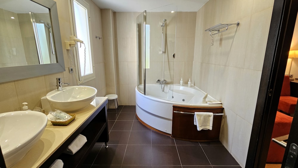 Suite estudio, 1 cama de matrimonio grande del hotel Las Bovedas. Foto 2