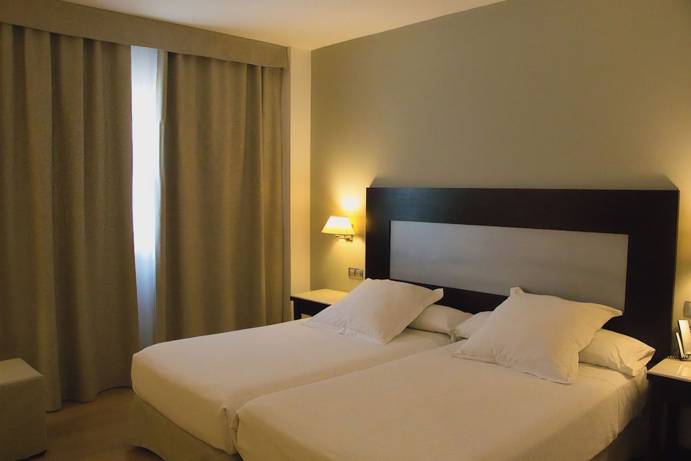 Habitación estándar con 2 camas individuales, 2 camas individuales del hotel Las Bovedas. Foto 2