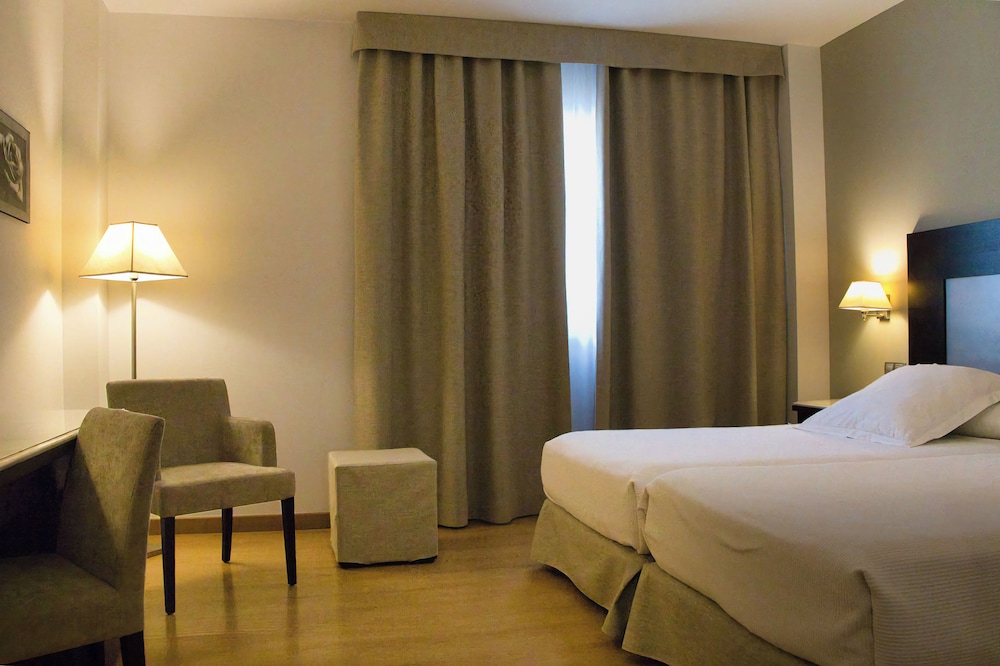 Habitación estándar con 2 camas individuales, 2 camas individuales del hotel Las Bovedas. Foto 3