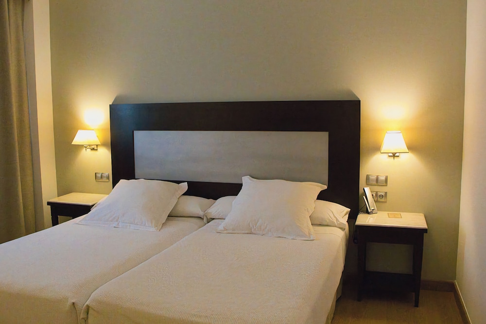 Habitación estándar con 2 camas individuales, 2 camas individuales del hotel Las Bovedas. Foto 6