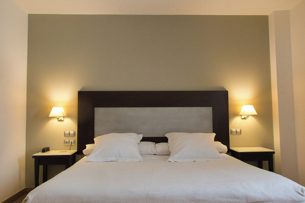 Habitación, 1 cama de matrimonio grande del hotel Las Bovedas. Foto 3