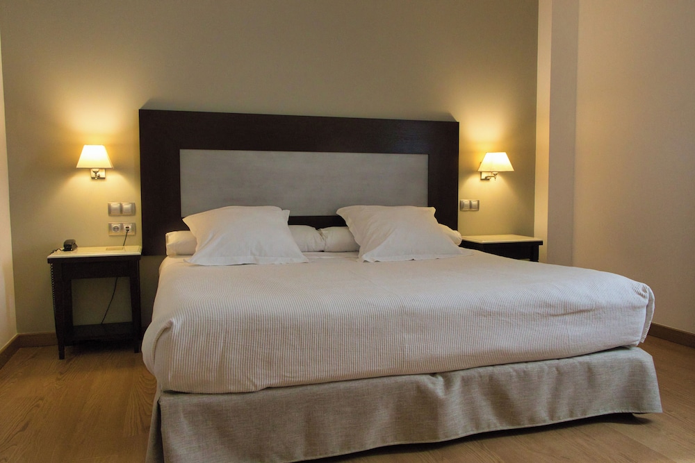 Habitación, 1 cama de matrimonio grande del hotel Las Bovedas. Foto 4