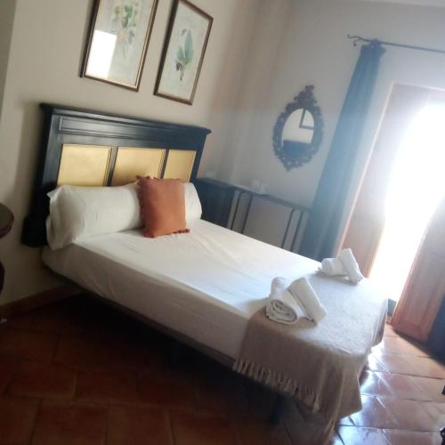 Double or Twin Room with one day tickets to Caminito del Rey del hotel Albaicin. Foto 1