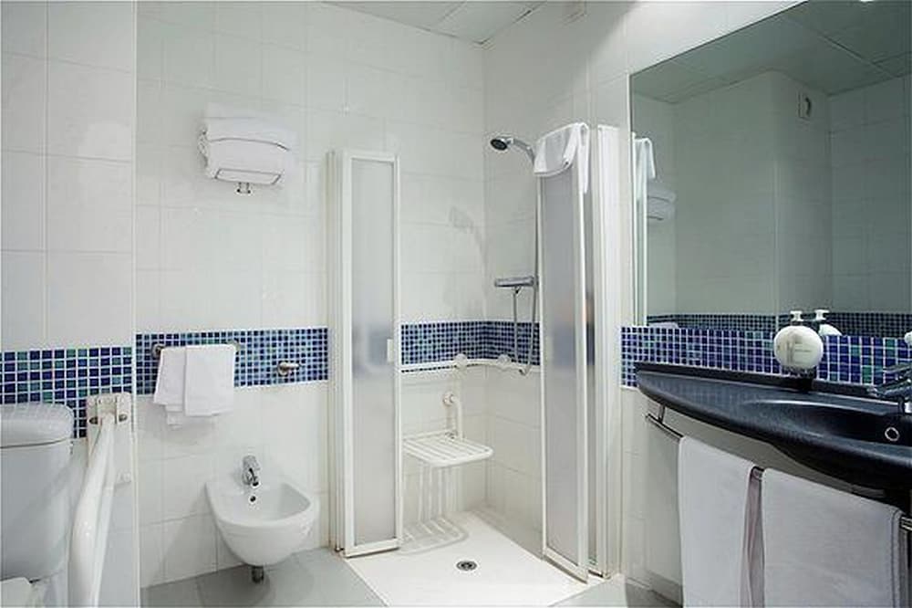 Habitación estándar, 1 cama doble, accesible para personas con discapacidad del hotel Holiday Inn Bologna-Fiera. Foto 4