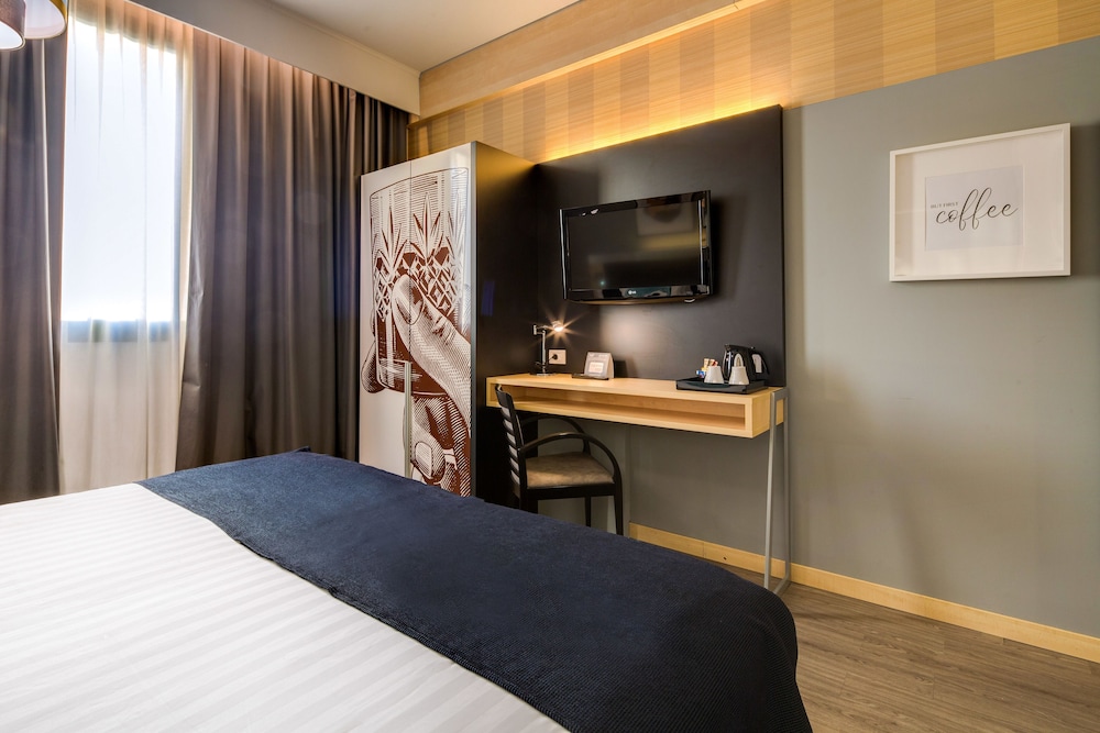 Habitación estándar, 1 cama doble con sofá cama del hotel Holiday Inn Bologna-Fiera. Foto 1