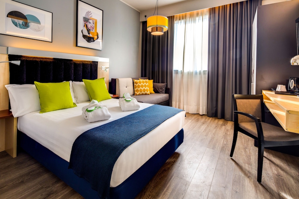 Habitación estándar, 1 cama doble con sofá cama del hotel Holiday Inn Bologna-Fiera. Foto 3